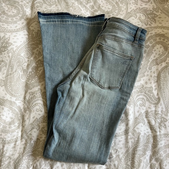 DL 1961 High Rise Bell Bottom Jeans. Size 29. Excellent Condition. - Picture 3 of 13